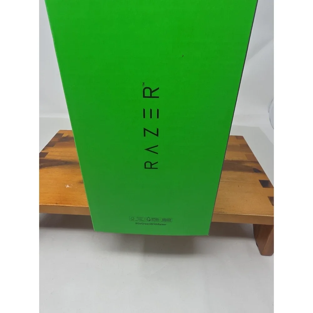 Razer BlackShark V2 HyperSpeed Wireless Gaming Headset THX Spatial Audio Sealed